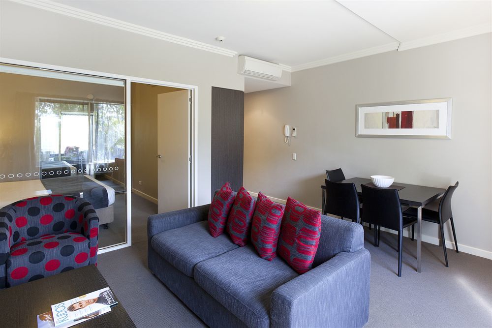 Quest Campbelltown Aparthotel Kültér fotó