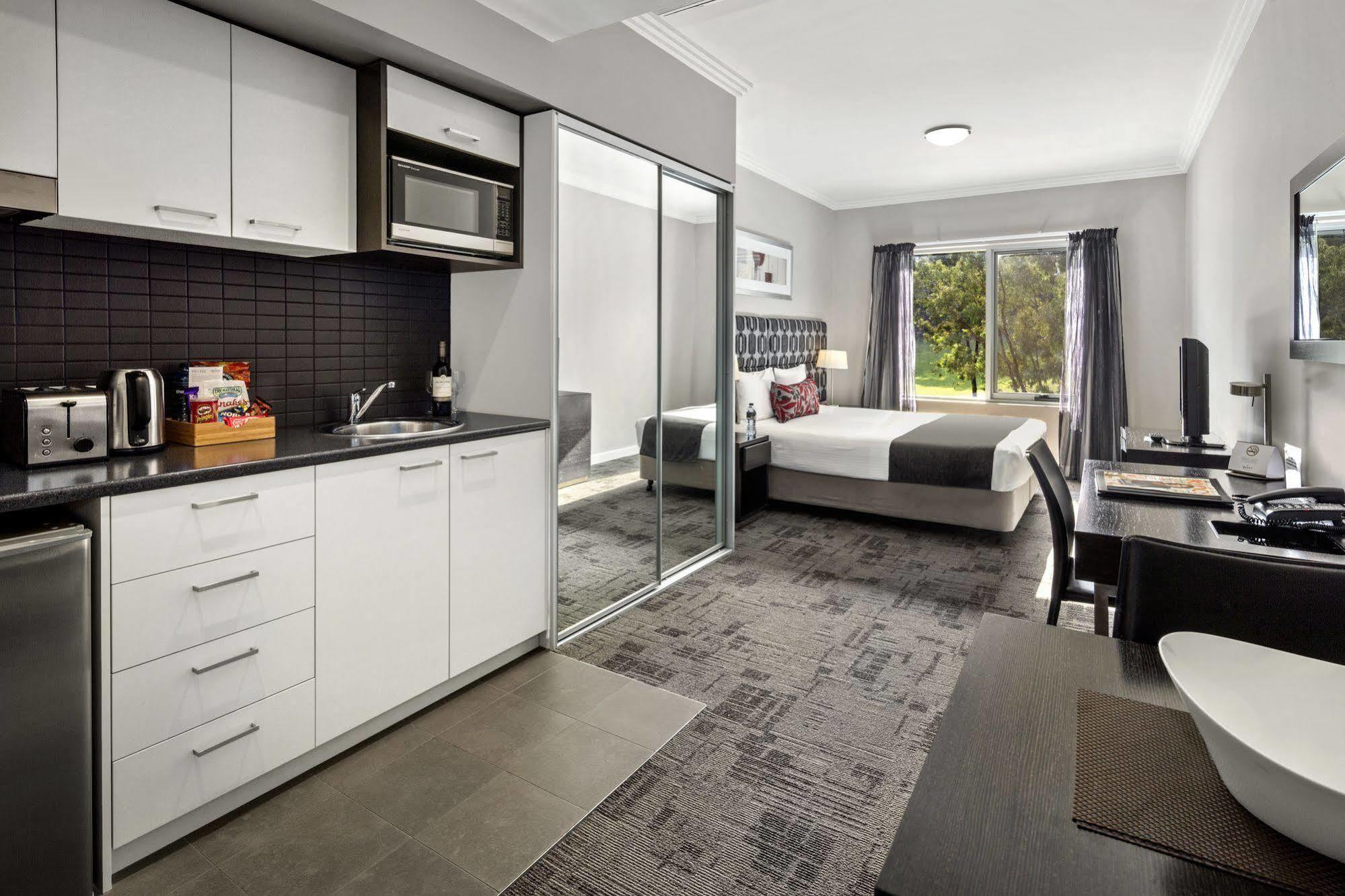 Quest Campbelltown Aparthotel Kültér fotó